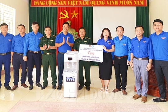 ​Tuổi trẻ Hải Dương thăm, tặng quà  tại huyện đảo Cô Tô